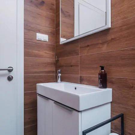 Appartement Fuer 5 Personen In Okrug Gornji, Dalmatien